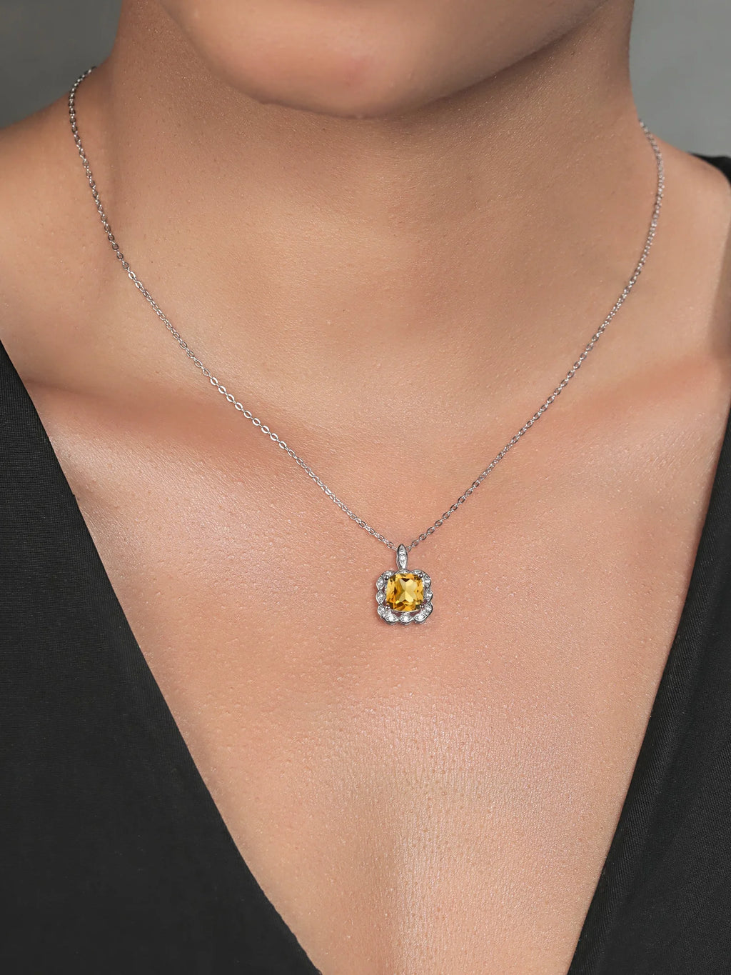 925 Sterling Silver Citrine Pendant Necklace with 18 inch Silver Chain G560