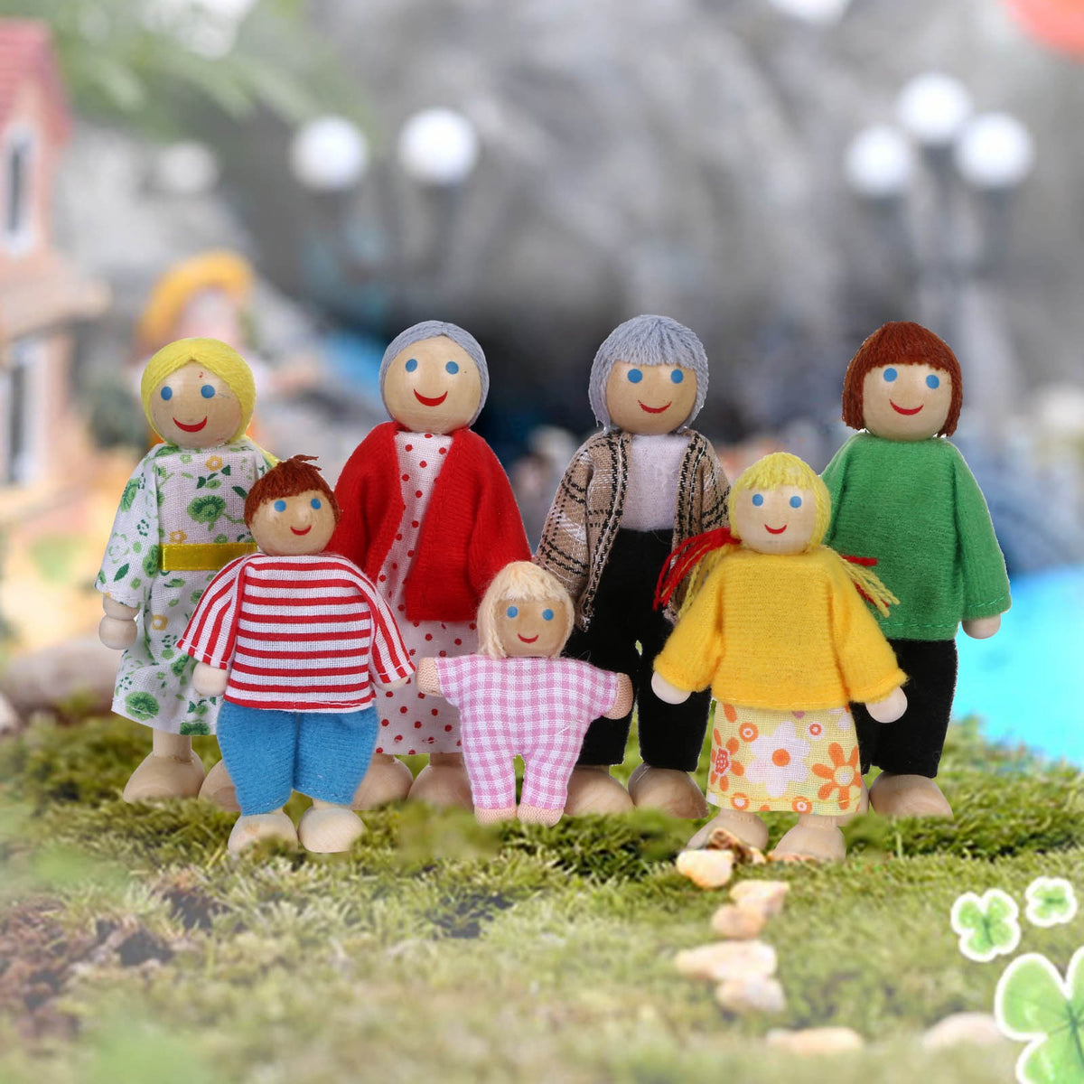 Wooden Dolls Family Playset Set of 7 E4348