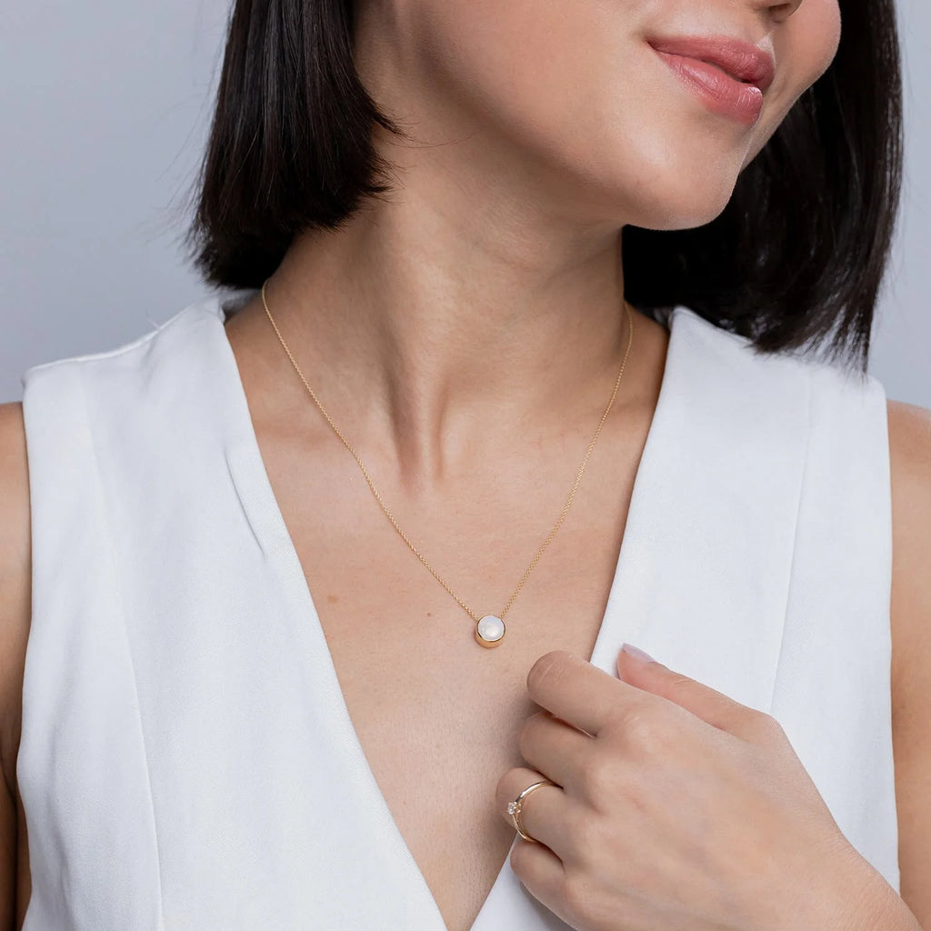 14K Yellow Gold Opal Solitaire Pendant Necklace S2752