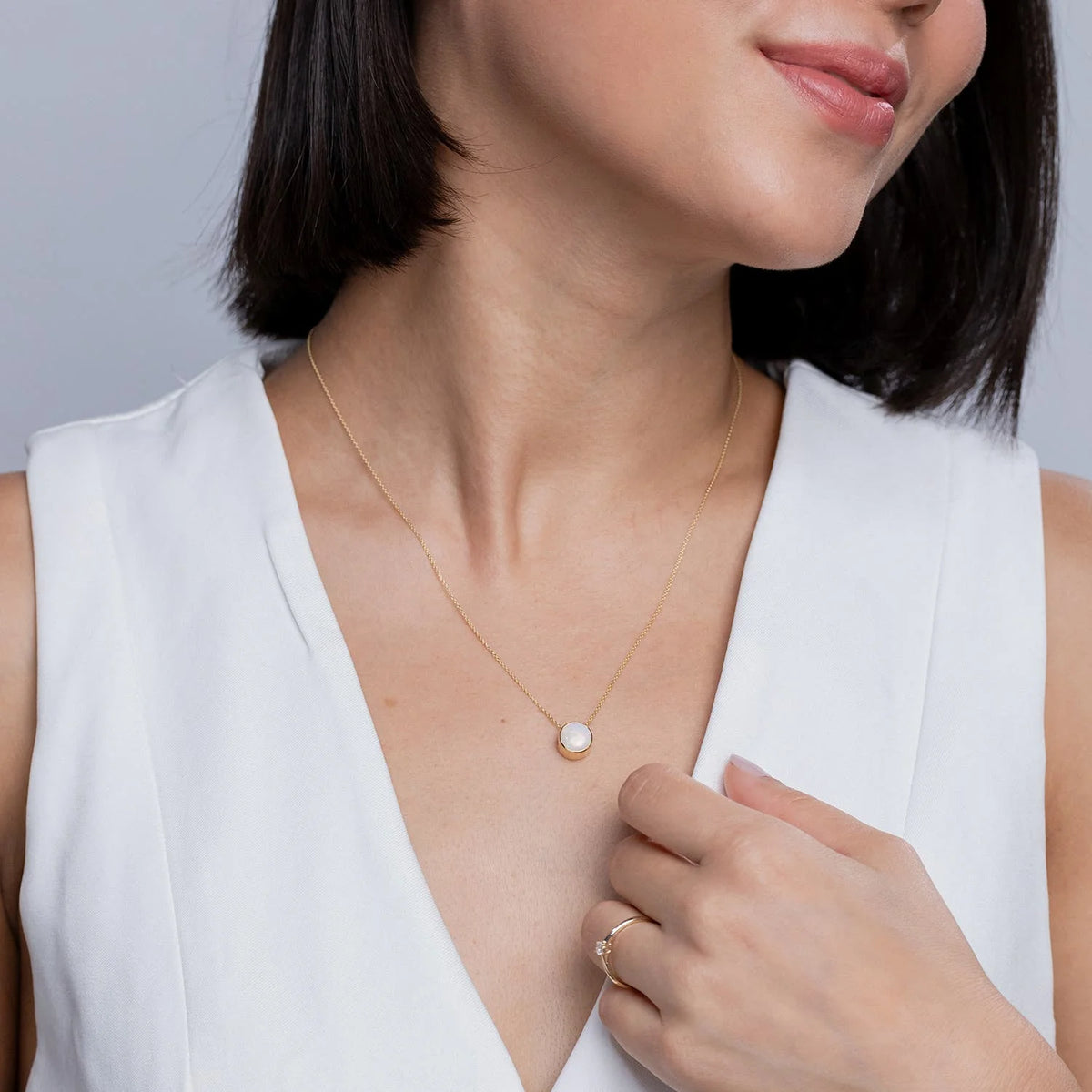 14K Yellow Gold Opal Solitaire Pendant Necklace S2752