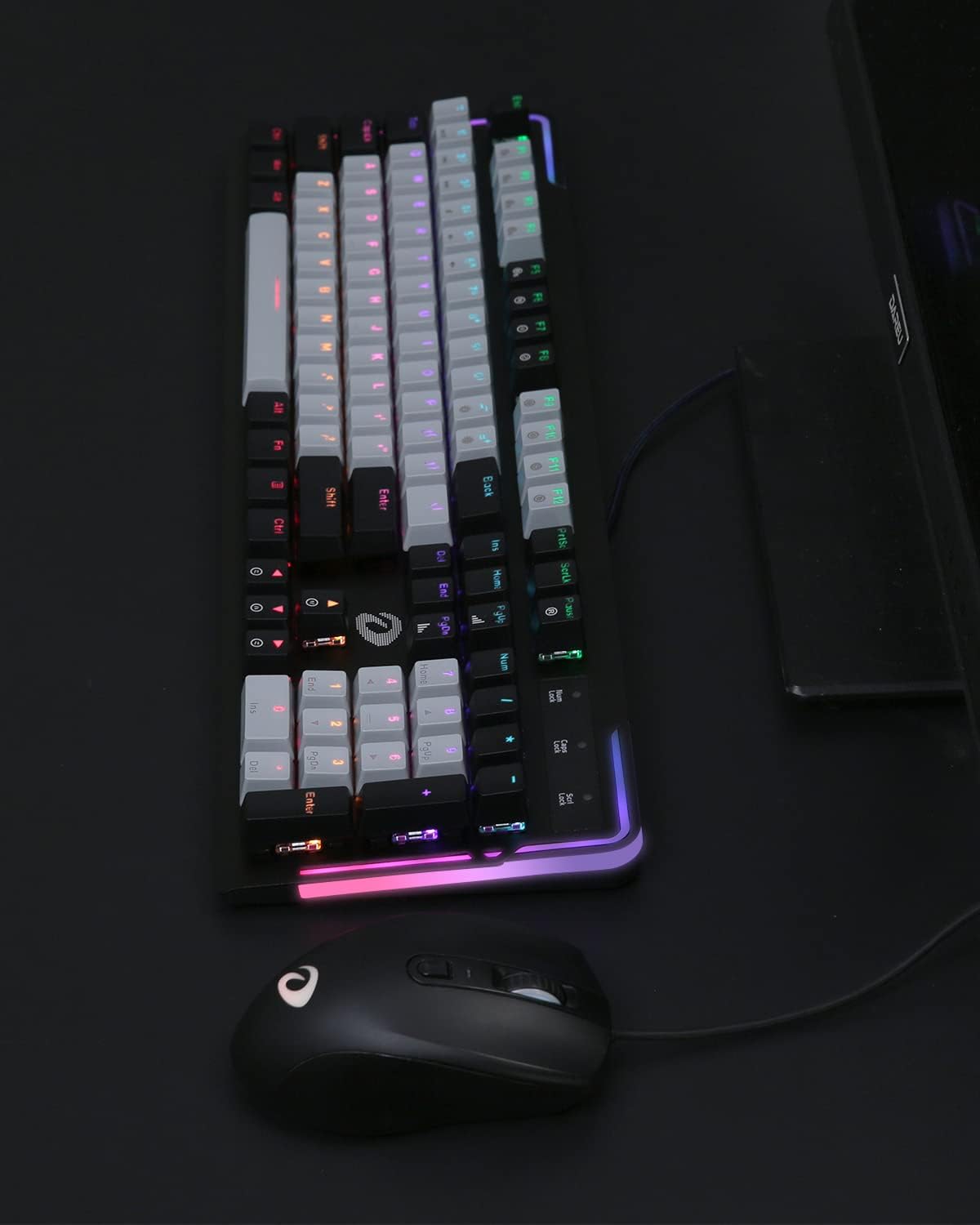 Full Size Red Switch Mechanical Gaming Keyboard with Detachable Wrist Rest U4146